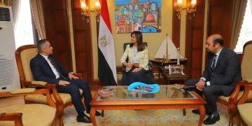 وزارة الهجرة ومؤسسة شباب القادة تبحثان سبل التعاون بين مركز الهجرة لشباب الدارسين بالخارج MEDCE و YLF