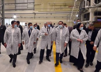 رئيس الوزراء يتفقد المنطقة الاستثمارية “بيراميدز لتنمية المناطق الصناعية” ويزور عددا من مصانع المناطق الحرة بالعاشر من رمضان