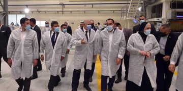 رئيس الوزراء يتفقد المنطقة الاستثمارية “بيراميدز لتنمية المناطق الصناعية” ويزور عددا من مصانع المناطق الحرة بالعاشر من رمضان