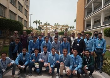 برلمانية تصاحب طلاب صيانة الاجهزة الطبية بالتعليم الفني في يوم تعريفي بهندسة المنصورة