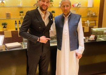 كريم أسامة يلتقي بـ ” رجل الأعمال الإماراتي راشد الحبتور ” بالإمارات