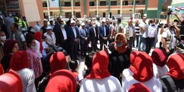 رئيس الوزراء يتفقد مشروعات “حياة كريمة” في قرية نهطاي بزفتى