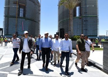 رئيس الوزراء يبدأ جولة تفقدية لمتابعة سير العمل بالمشروعات الجاري تنفيذها بمدينة العلمين الجديدة