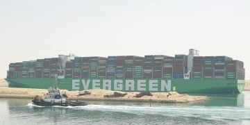 قناة السويس تشهد عبور سفينة الحاويات العملاقة “EVER ART أحدث وأكبر سفينة حاويات في العالم في رحلتها الأولى