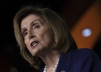 طائرة حربية أمريكية يعتقد أن بيلوسي على متنها