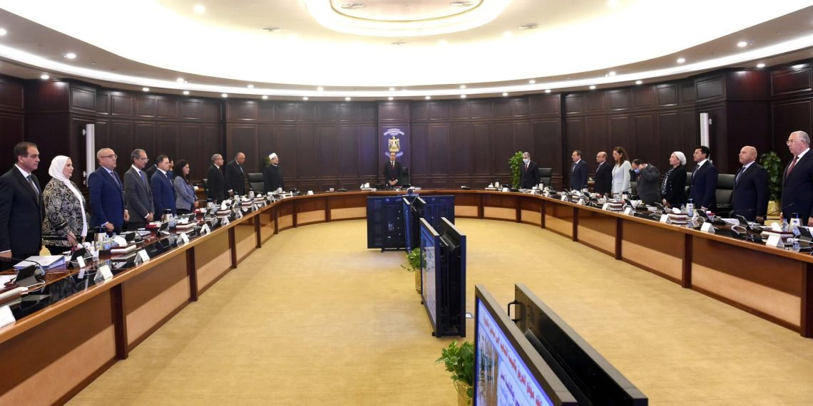 مدبولي يشكر الرئيس على تجديد الثقة.. ويوجه الشكر للوزراء السابقين.. ويؤكد: نستكمل ما بدأه السابقون