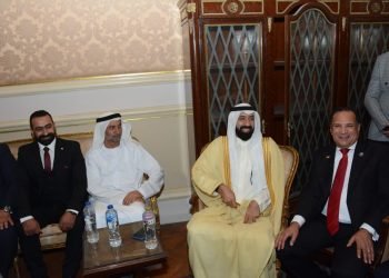 المستشار السعودي خالد المأربي يهدي الدكتوراة الفخرية لولي العهد السعودي محمد بن سلمان