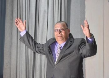 جائزة شاعرة الوادى " تعانق شاعرالفصحى ثروت سليم