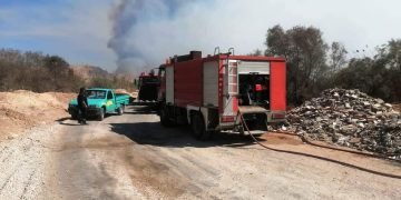 محافظ سوهاج يتابع حريق مزرعة صرف صحي بالكولة بأخميم 