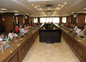 نائب محافظ الجيزة   تجتمع بلجان حماية الطفل بالجيزة وتستقبل المواهب