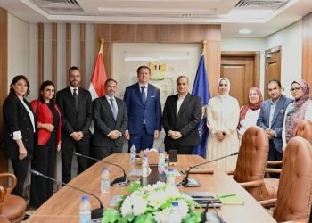 رئيس هيئة الدواء المصرية يستقبل رئيس شركة باير كونسيومر كير