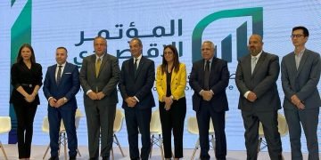 وزير الاتصالات..  استثمرنا ٥٠ مليار جنيه فى مشروعات التحول الرقمى بمصر