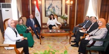 وزيرة الهجرة تلتقي أحد أبرز رموز الجالية المصرية بالسعودية لبحث أفكار مشروعاته الاستثمارية في مصر