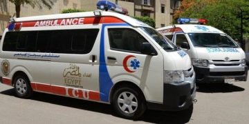 إسعاف سوهاج تتسلم سيارتين متطورتين