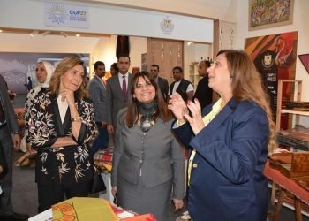 آلة الهارب تستقبل ضيوف قمة المناخ بجناح وزارة الثقافة بالمنطقة الخضراء