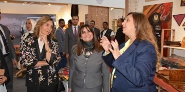 آلة الهارب تستقبل ضيوف قمة المناخ بجناح وزارة الثقافة بالمنطقة الخضراء