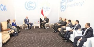 سامح شكري يستقبل وزير خارجية أيرلندا في شرم الشيخ