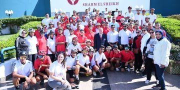وزير الشباب والرياضة ومحافظ جنوب سيناء يستقبلان المشاركين بالماراثون التتابعي والذي انطلق من جلاسجو إلى شرم الشيخ