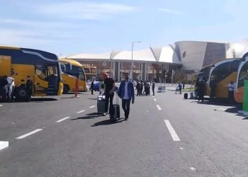 وزير الطيران المدني يتفقد مطارى القاهرة وشرم الشيخ .. ويوجه بتقديم كافة التيسيرات لضيوف مصر