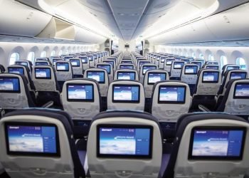 مصر للطيران تطلق أول رحلة تجارية باستخدام “وقود الطيران المستدام “من باريس إلى شرم الشيخ