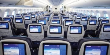 مصر للطيران تطلق أول رحلة تجارية باستخدام  “وقود الطيران المستدام “من باريس إلى شرم الشيخ