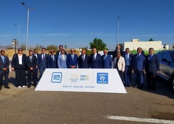 وزير النقل يشهد تدشين منظومة إداره وشحن السيارات الكهربائية بمدينة شرم الشيخ