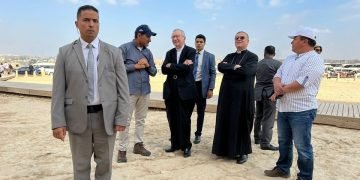 رئيس وزراء الفاتيكان يزور منطقة أهرامات الجيزة