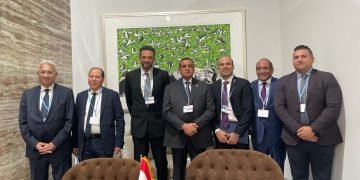 وزير التنمية المحلية يشهد توقيع عقد تقديم خدمات المتابعة والمراقبة لمقدمي خدمات الجمع والنظافة للمخلفات