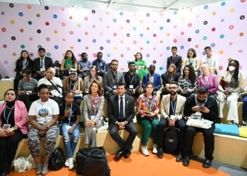 وزير الشباب والرياضة يزور جناح الشباب والأطفال في المنطقة الزرقاء بمؤتمر المناخ COP27