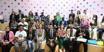 وزير الشباب والرياضة يزور جناح الشباب والأطفال في المنطقة الزرقاء بمؤتمر المناخ COP27