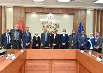 هيئة الدواء تستقبل المدير التنفيذي لدستور الأدوية الأمريكي