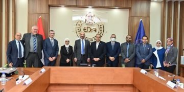 هيئة الدواء تستقبل المدير التنفيذي لدستور الأدوية الأمريكي