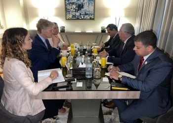 القصير يلتقي بالمبعوث الأمريكي الخاص بالأمن الغذائي العالمي على هامش مؤتمر المناخ COP27،