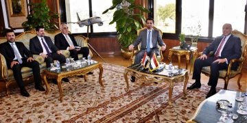 وزير الطيران يستقبل وزير النقل العراقي لتعزيز التعاون فى مجال النقل الجوي