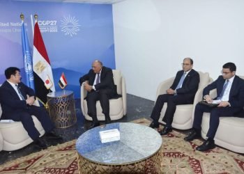 سامح شكري يستقبل وزير المناخ الياباني