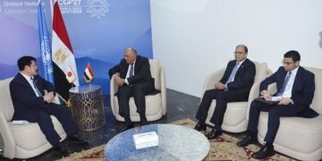 سامح شكري يستقبل وزير المناخ الياباني