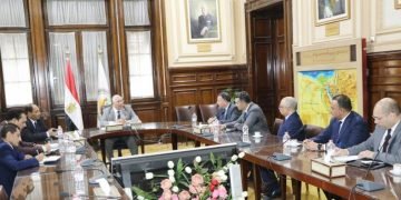 وزير الزراعة يبحث مع مسئولي بنك مصر آليات دفع الائتمان للقطاع الزراعي