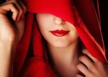 ثوباً أحمر..  بقلم/ محمود بيومي