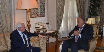 سامح شكري يستقبل نظيره الفلسطيني رياض المالكي