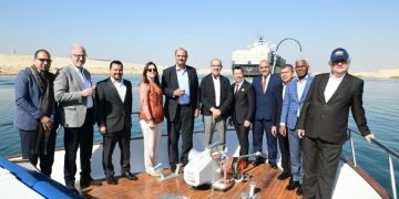 الفريق أسامة ربيع:” قناة السويس تقترب من تحقيق 7.8 مليار دولار إيرادات بنهاية 2022″