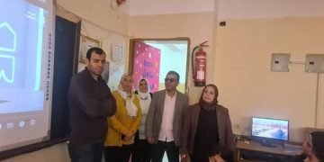 مرور ولاء صلاح مديرة إدارة إدارة التجريبيات بالغربية علي المدارس استعداداً لمسابقة مدارس مصر