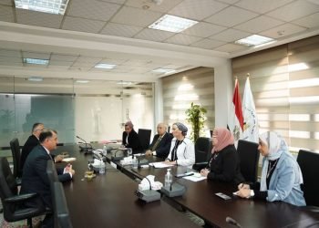 وزيرة البيئة تستقبل سفير طاجيكستان بالقاهرة لبحث دعم سبل العمل البيئى المشترك بين البلدين