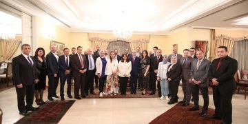 وزيرة الهجرة تصل إلى دولة الإمارات للقاء الجالية المصرية والمشاركة في المؤتمر الدولي لصناع التنمية والسلام ٢٠٢٢