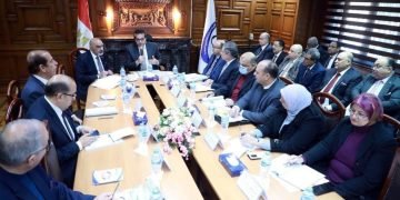 وزير الصحة يوجه بالاستمرار في تقديم الخدمات التأمينية بالتوازي مع منظومة التأمين الصحي الشامل