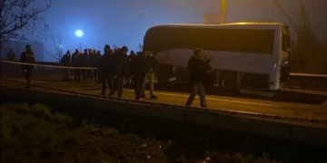 إصابة 9 أشخاص جراء انفجار قنبلة بالقرب من حافلة للشرطة في تركيا