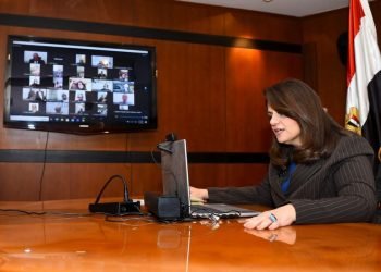 وزيرة الهجرة تلتقي عددا من أبناء الجالية المصرية في البحرين وقطر