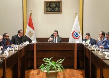 وزير الصحة يشدد على الالتزام بالجداول الزمنية المحددة الخاصة بخطط التطوير لكل محافظة