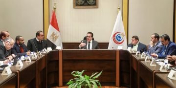 وزير الصحة يشدد على الالتزام بالجداول الزمنية المحددة الخاصة بخطط التطوير لكل محافظة