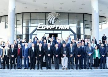 عباس :  تطبيق أعلى معايير الجودة الشاملة والسلامة فى مقدمة أولويات قطاع الطيران