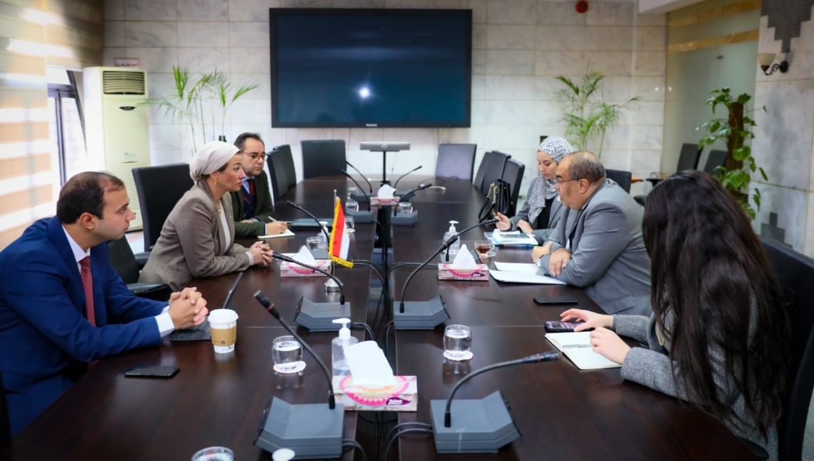 وزيرة البيئة تلتقى رائد المناخ لمؤتمر المناخ COP27 وتبحث آخر مستجدات نتائج مؤتمر المناخ COP27